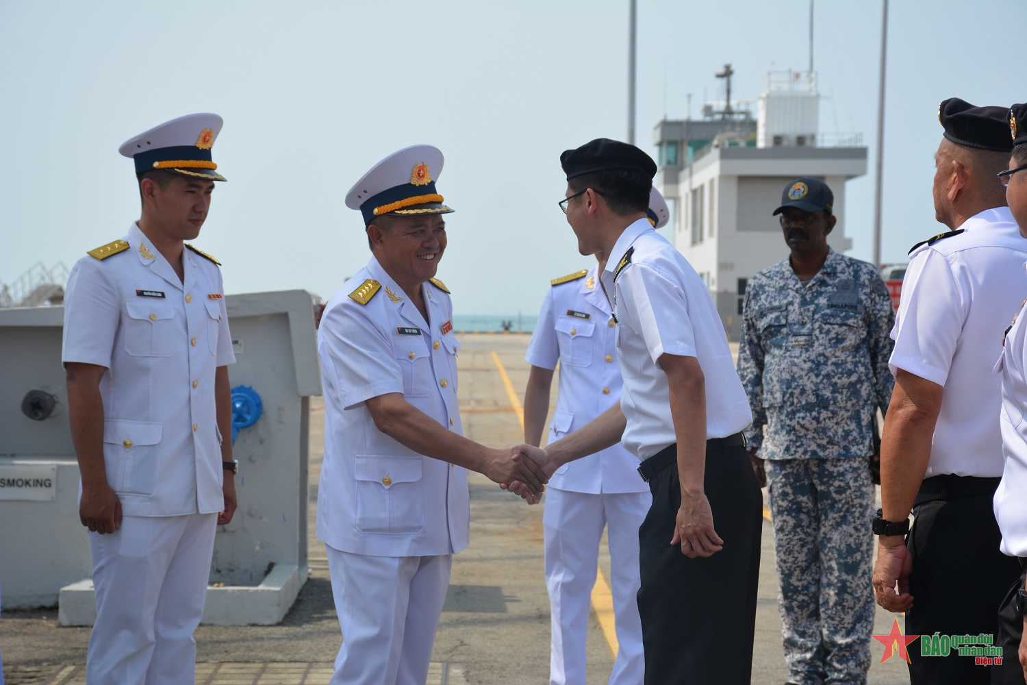 Tàu buồm 286-Lê Quý Đôn cập cảng Changi, Singapore